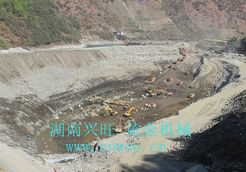 大型-振動選金溜槽生產線-現場