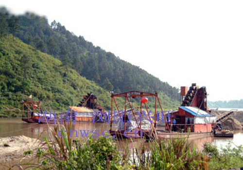 挖鐵砂、挖金兩用船