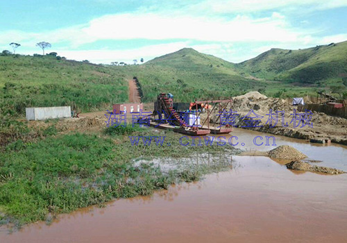 挖金船-剛果金-工作現場